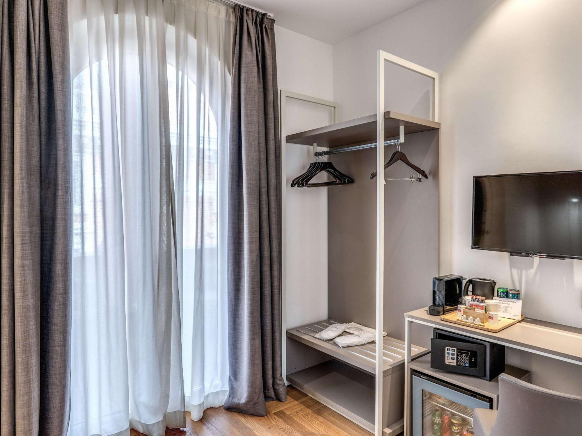 Mercure Roma Centro Termini Esterno foto