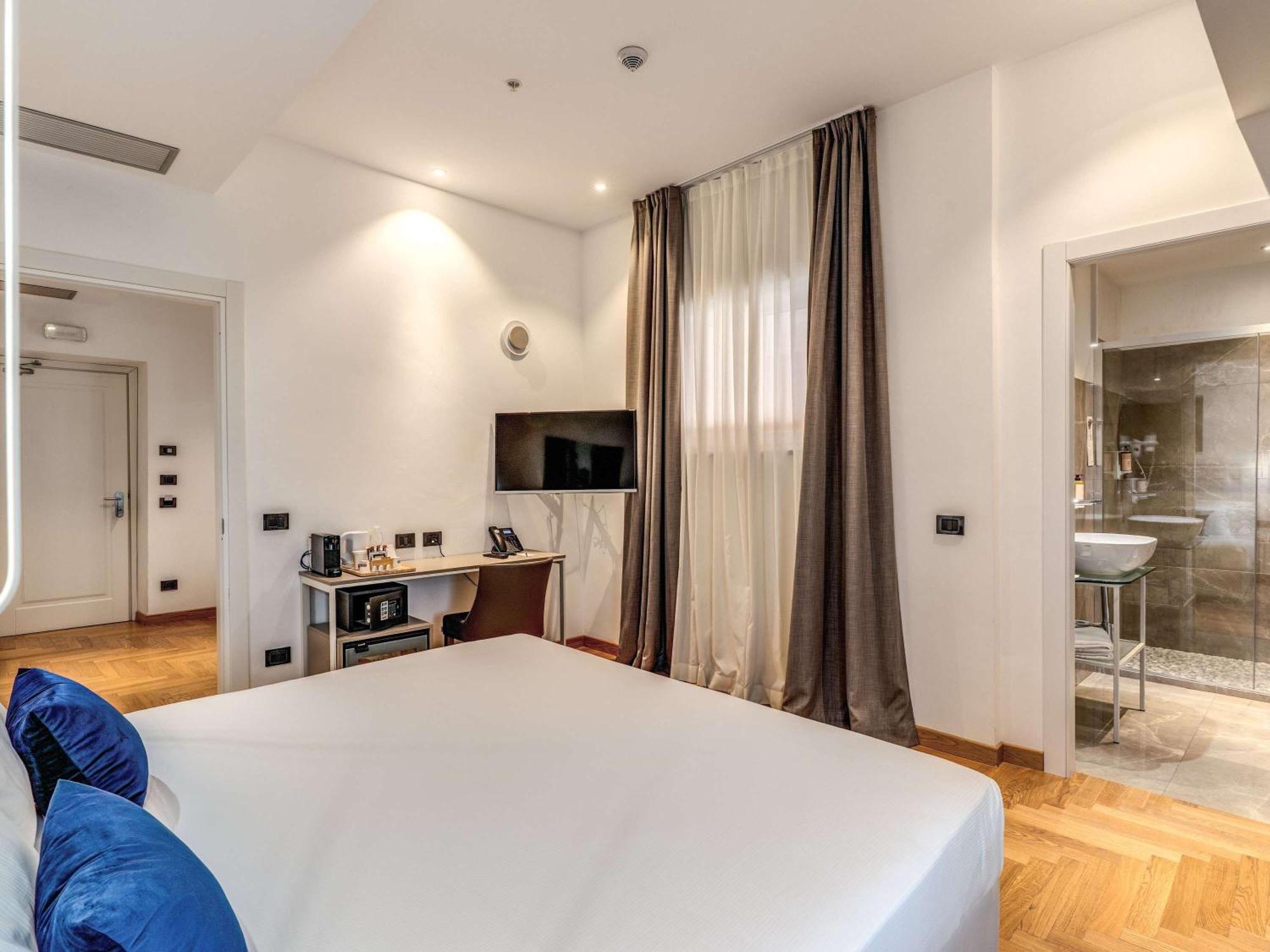 Mercure Roma Centro Termini Esterno foto